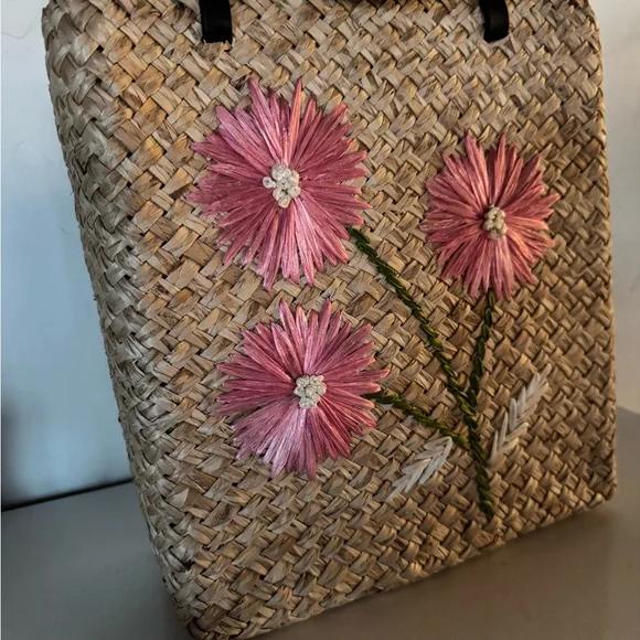 Kate Spade Straw Tote with Pink Floral Flowers 🌹 - Picture 3 of 6